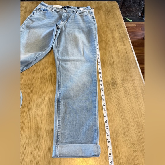 Judy Blue Boyfriend Jeans NWT Light Wash Mid Rise Stretch Denim 5/27 - Picture 5 of 7